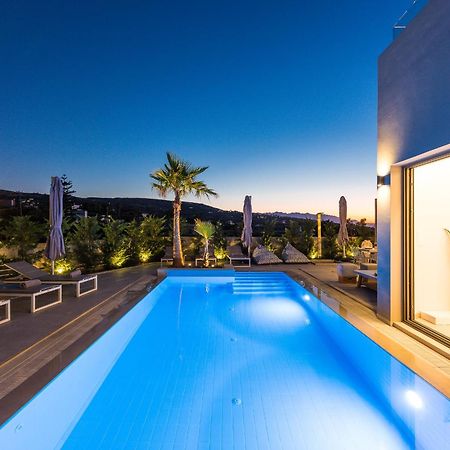 Vasilios Villa, With Pool, Gym & Close To Beach, By Thinkvilla Loutra  Luaran gambar