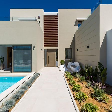 Vasilios Villa, With Pool, Gym & Close To Beach, By Thinkvilla Loutra  Luaran gambar