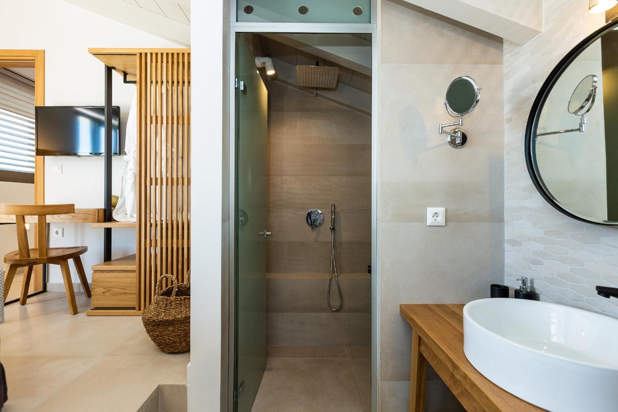 Vasilios Villa, With Pool, Gym & Close To Beach, By Thinkvilla Loutra  Luaran gambar