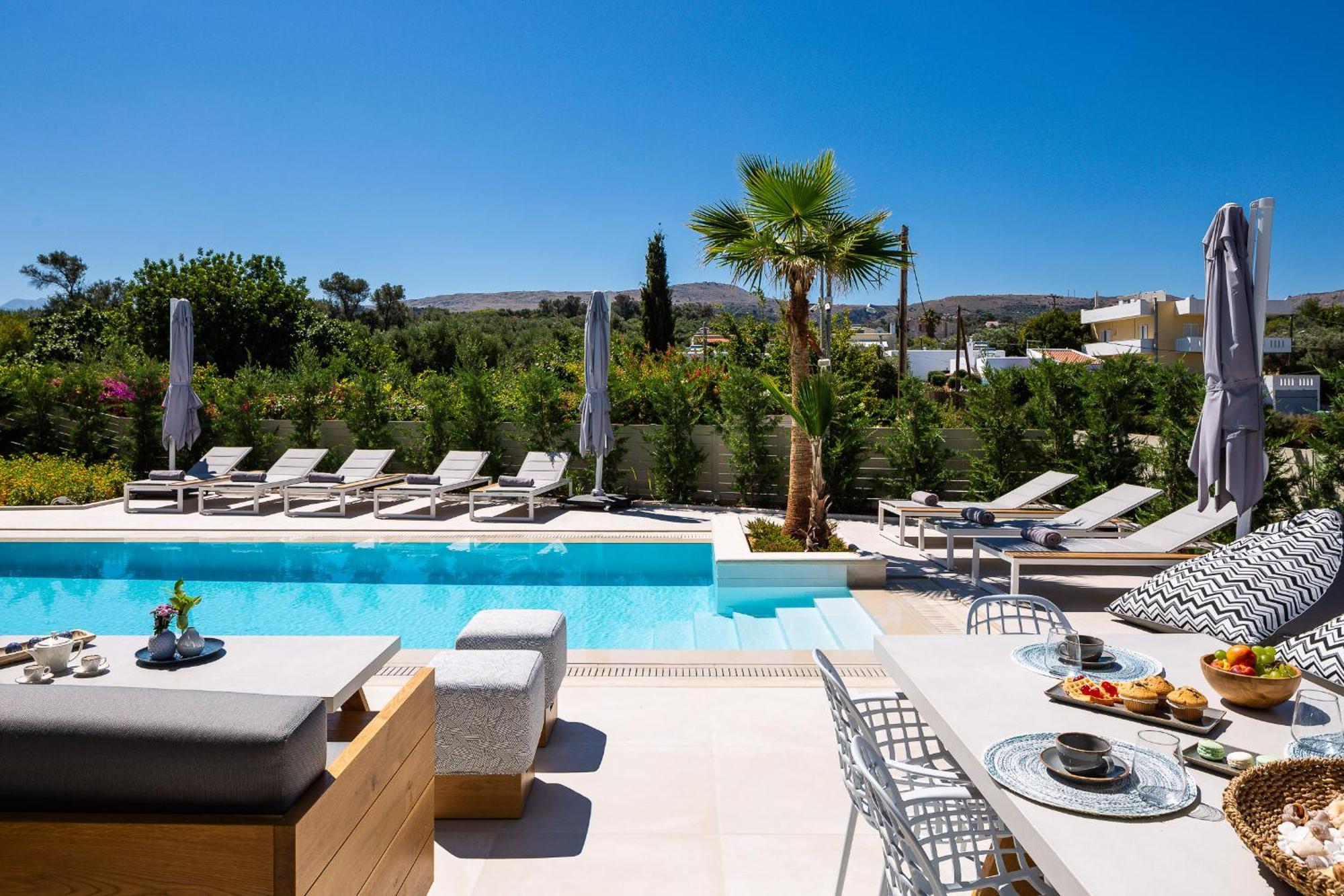Vasilios Villa, With Pool, Gym & Close To Beach, By Thinkvilla Loutra  Luaran gambar