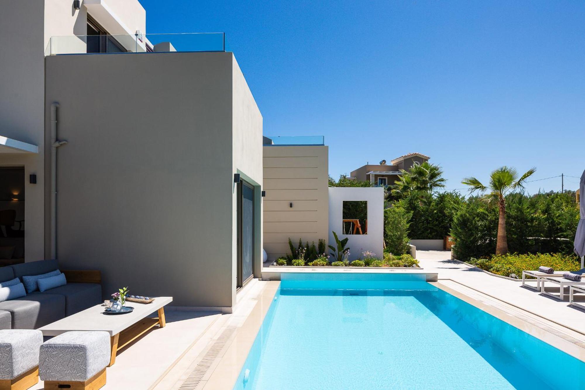Vasilios Villa, With Pool, Gym & Close To Beach, By Thinkvilla Loutra  Luaran gambar