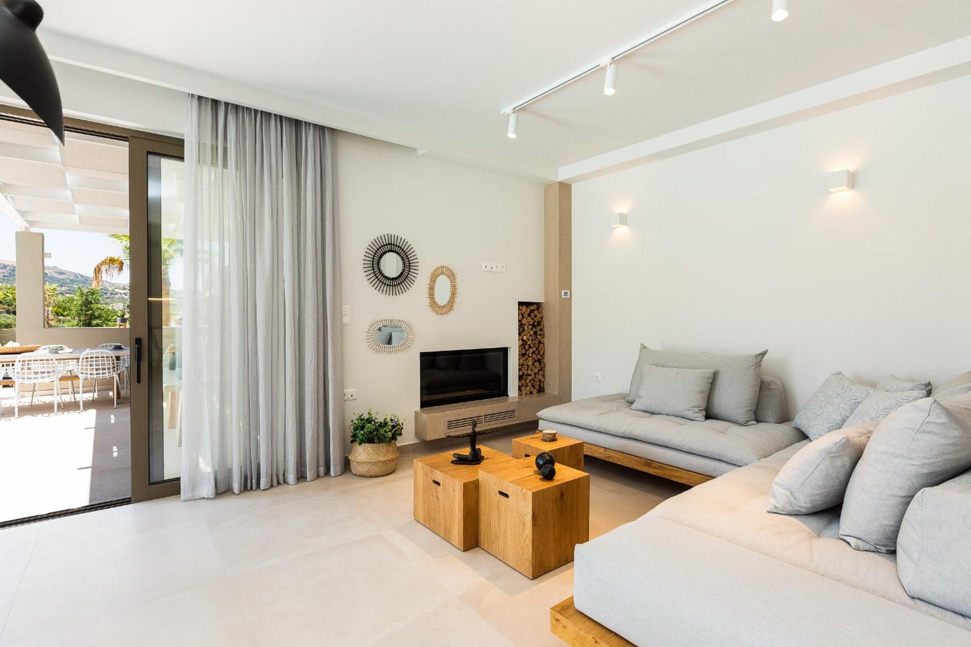 Vasilios Villa, With Pool, Gym & Close To Beach, By Thinkvilla Loutra  Luaran gambar
