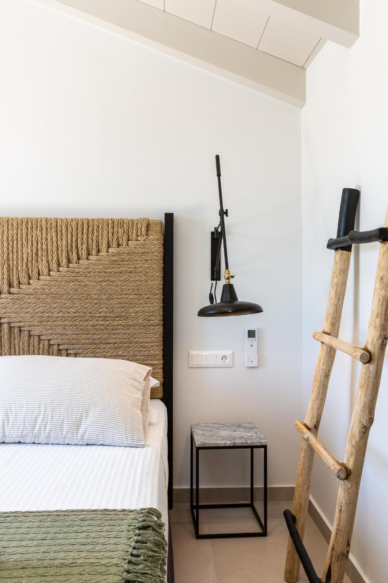 Vasilios Villa, With Pool, Gym & Close To Beach, By Thinkvilla Loutra  Luaran gambar