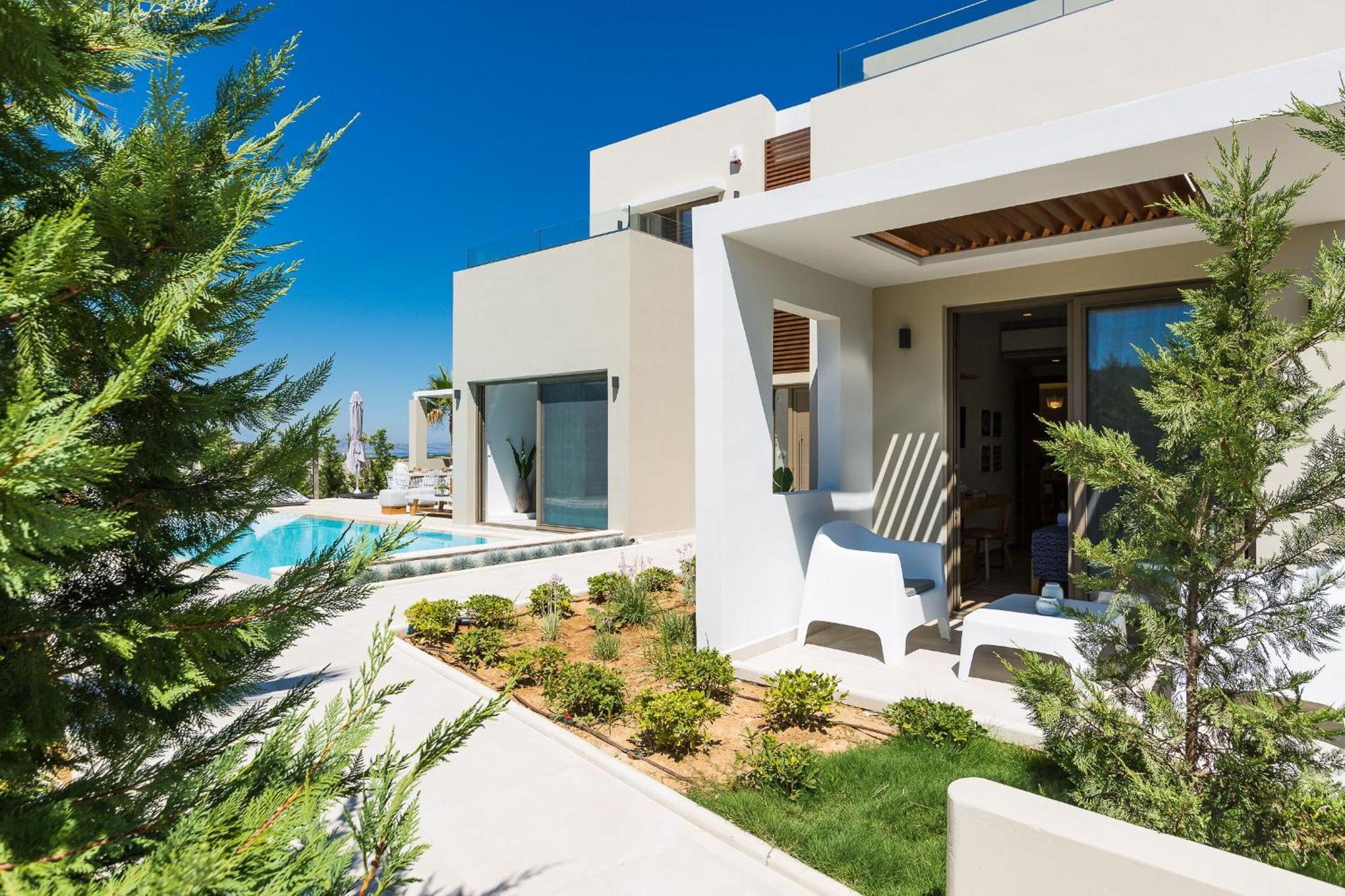 Vasilios Villa, With Pool, Gym & Close To Beach, By Thinkvilla Loutra  Luaran gambar
