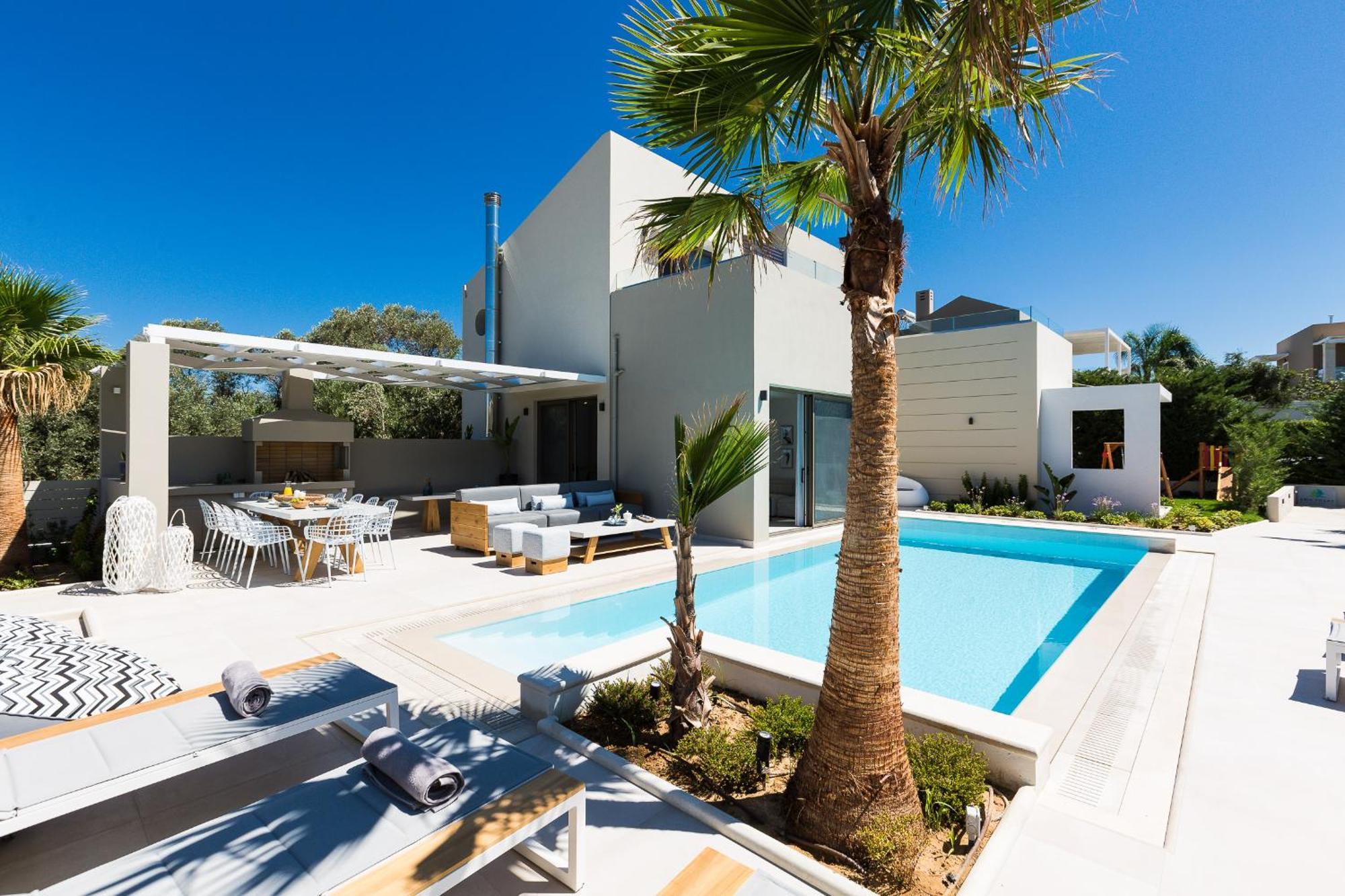 Vasilios Villa, With Pool, Gym & Close To Beach, By Thinkvilla Loutra  Luaran gambar